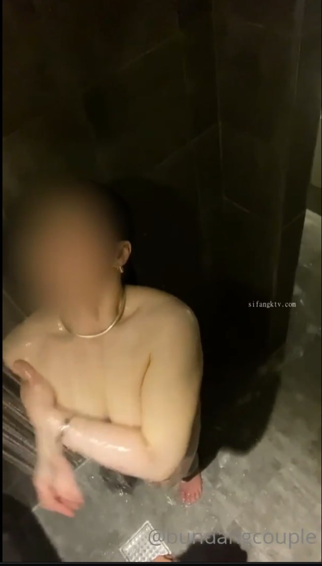 长相甜美萌妹子性感黑丝双人啪啪秀 炮友直接猛干上位骑乘诱人大白屁股 很是诱惑喜欢不要错过